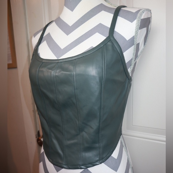 Kirious Green Faux Leather Crop Top Size Medium - Picture 2 of 3